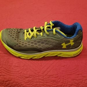 Under Armour tennis shoes